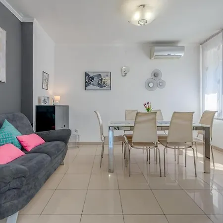 Seaview In Centre Apartamento *