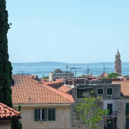 Seaview In Centre Split