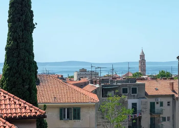 Seaview In Centre Split