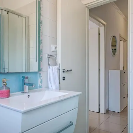 Seaview In Centre Апартаменты *