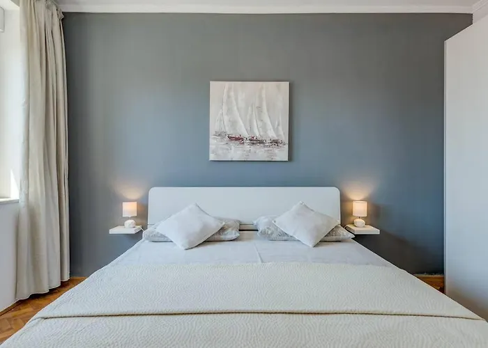 Seaview In Centre Split